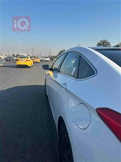هیوندای i40